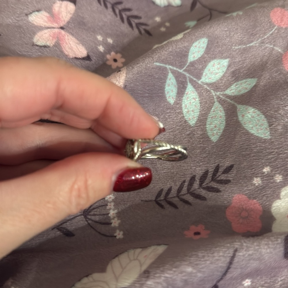 EUC size 8 diamond sterling silver ring with pouch - Picture 6 of 8